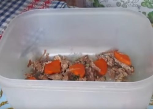 Быстрый холодец из тушенки с желатином