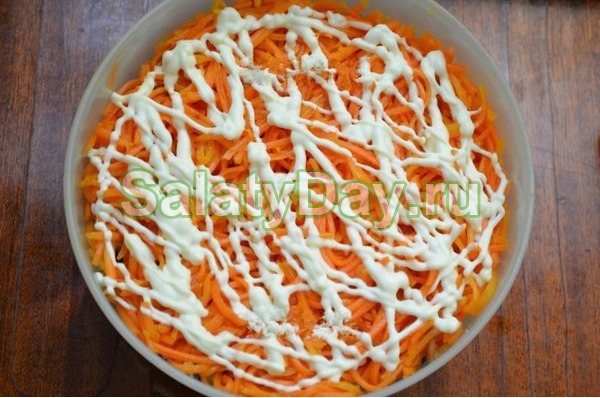 Салат с копченой курицей и корейской морковью – «Чудо»