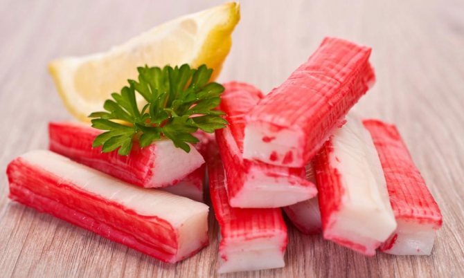 Салат с жареными шампиньонами и крабовыми палочками – рецепты